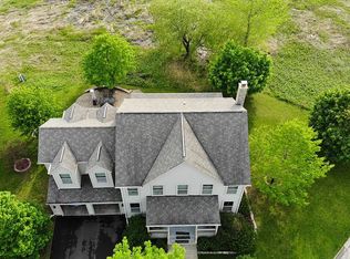 1525 Lupine Ct, Grayslake, IL 60030