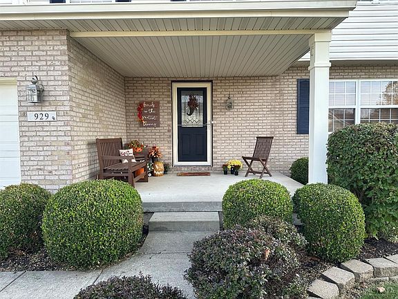 3rd image of 929 Heritage Ct