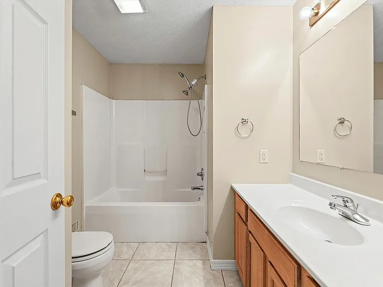916 E Baker St — Photo 15