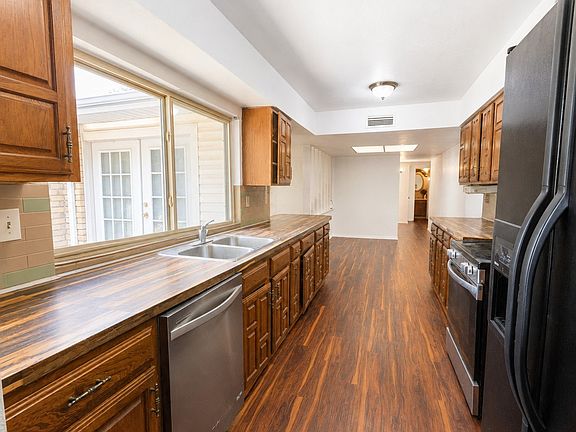 2nd image of 6703 Forestview Dr