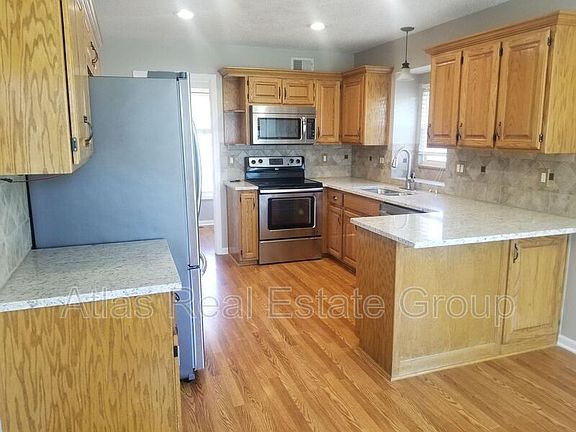 4th image of 506 NE Field Creek Dr