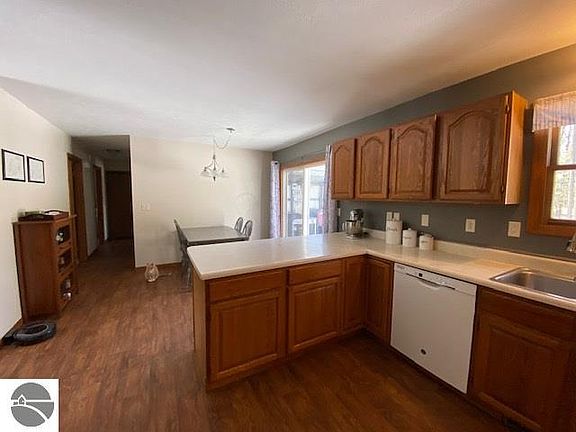 5th image of 4804 White Pine Ln
