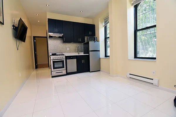 Rented by Bohemia Realty Group | media 17