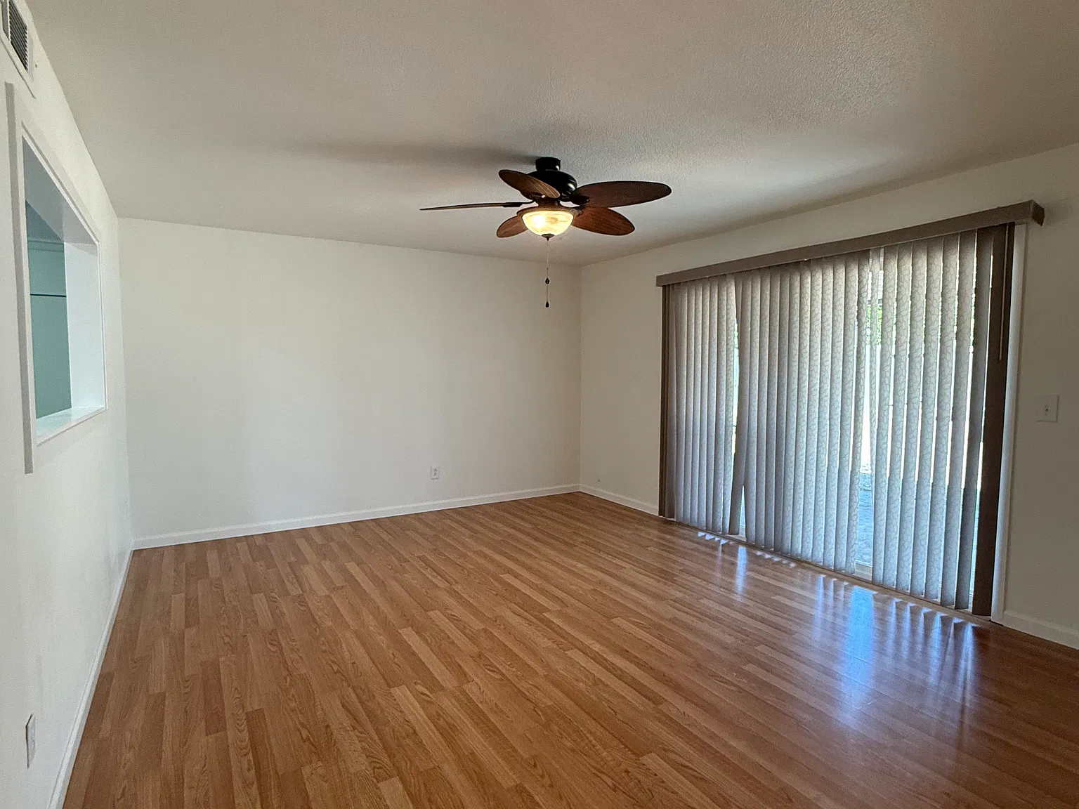 3 bed, 1013 sqft, $2,350 — Photo 4