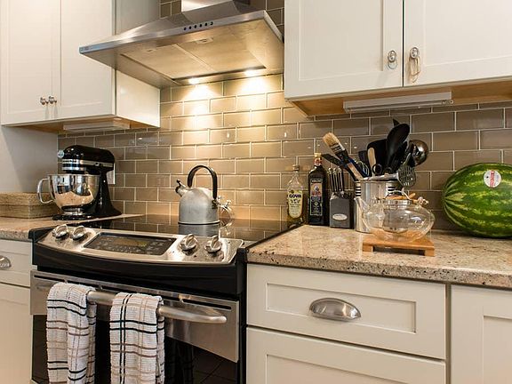 Everything You Want in a Kitchen!