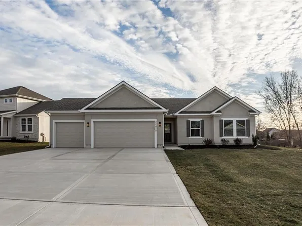 22470 S Jefferson St, Spring Hill, KS 66083