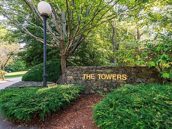 3rd image of 250 Hammond Pond Pkwy APT 1403N