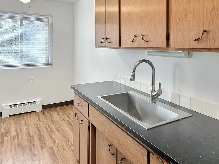Carroll Court Apartments — Photo 16