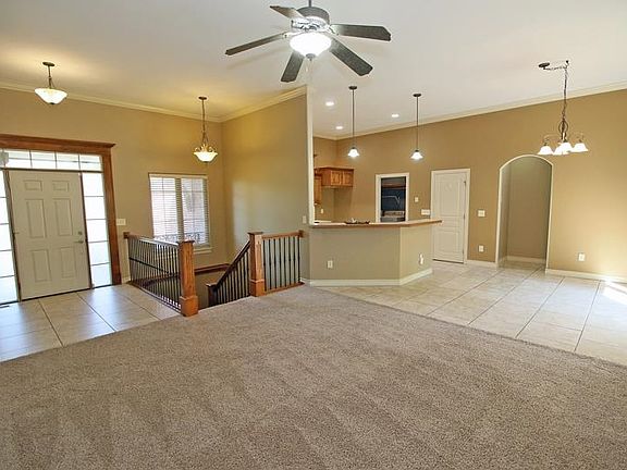 3rd image of 128 S Onewood Cir