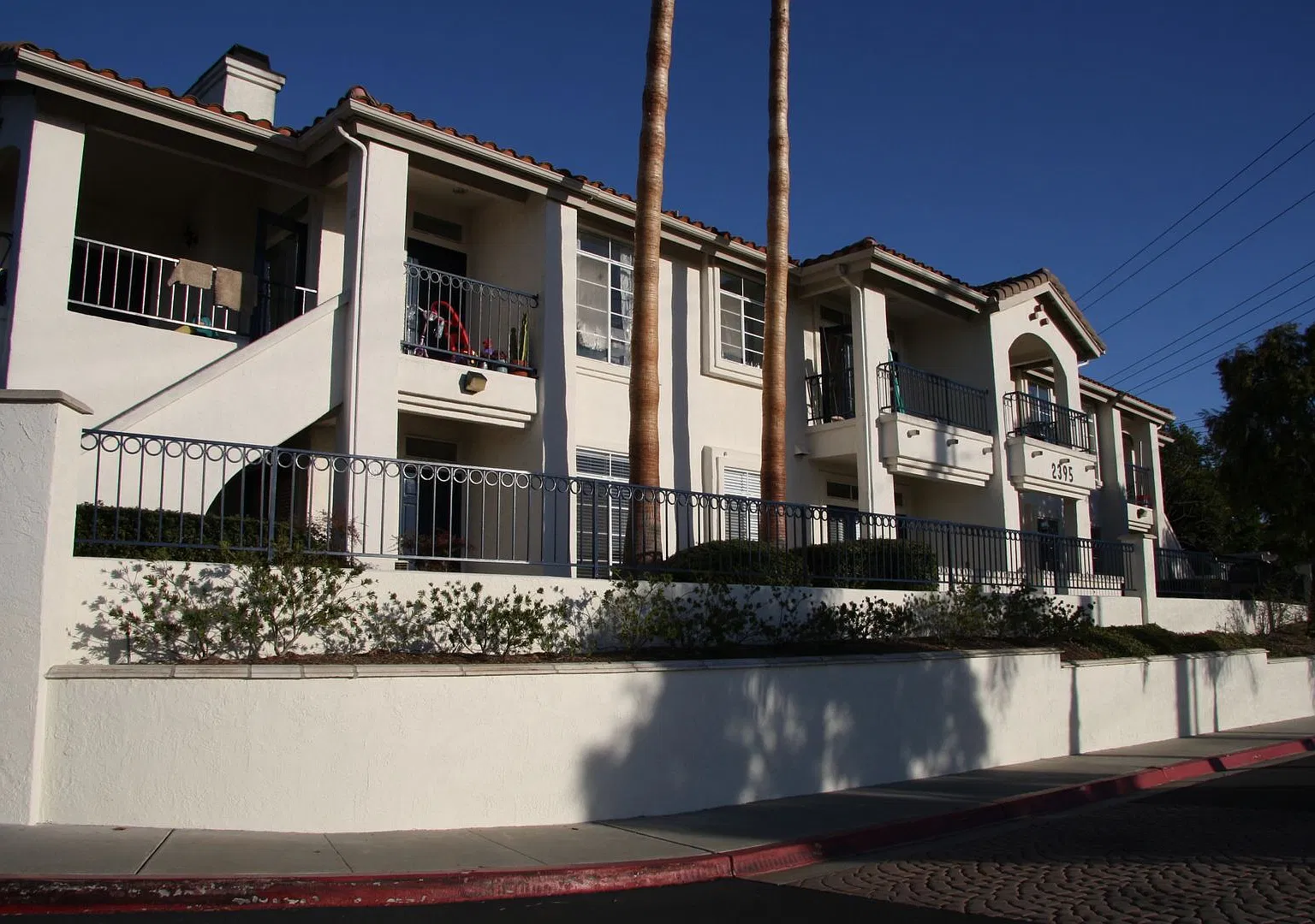 2Bed/2Bath End Unit in Gated Community~ Rancho Del Oro — Photo 3