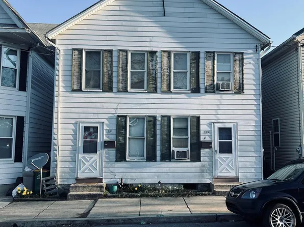 251-253 E Garfield St, Chambersburg, PA 17201