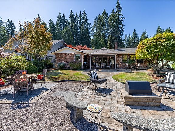 2nd image of 881 E Ballantrae Drive