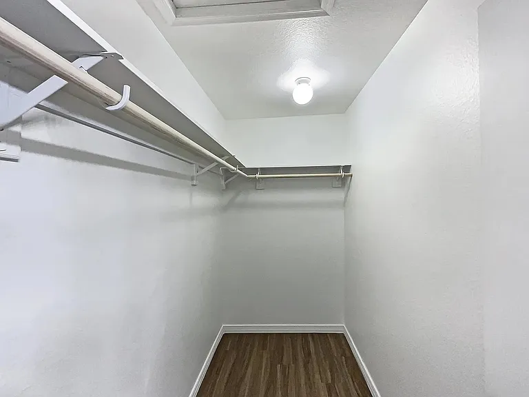 1708 E Francisco Dr — Photo 8