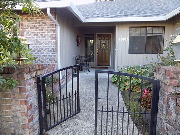 5th image of 1205 NW 86th Cir
