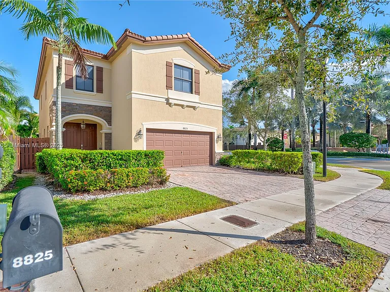 8825 NW 100th Pl — Photo 3