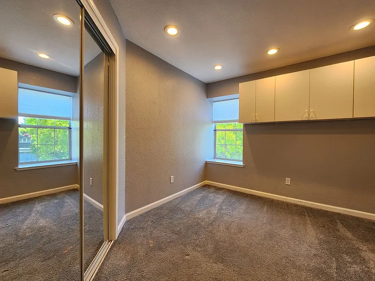 9609 Lord Dr — Photo 20