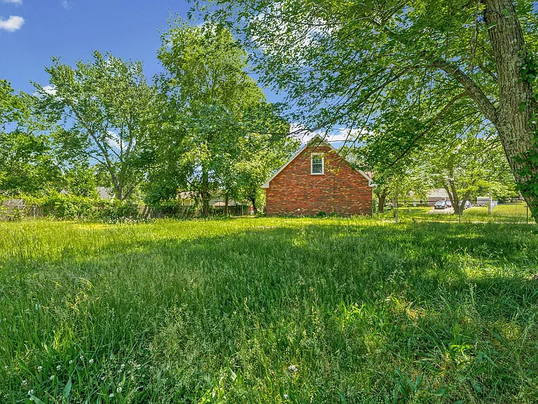 397 Elaine Dr — Photo 28