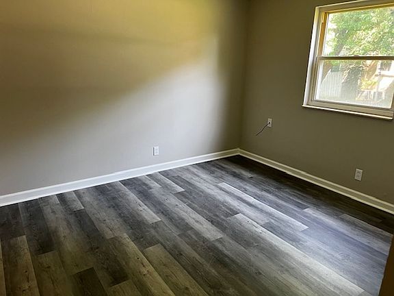 4th image of 756 Lawrence Ave