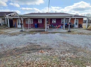 448 East Dr, Flora, IL 62839