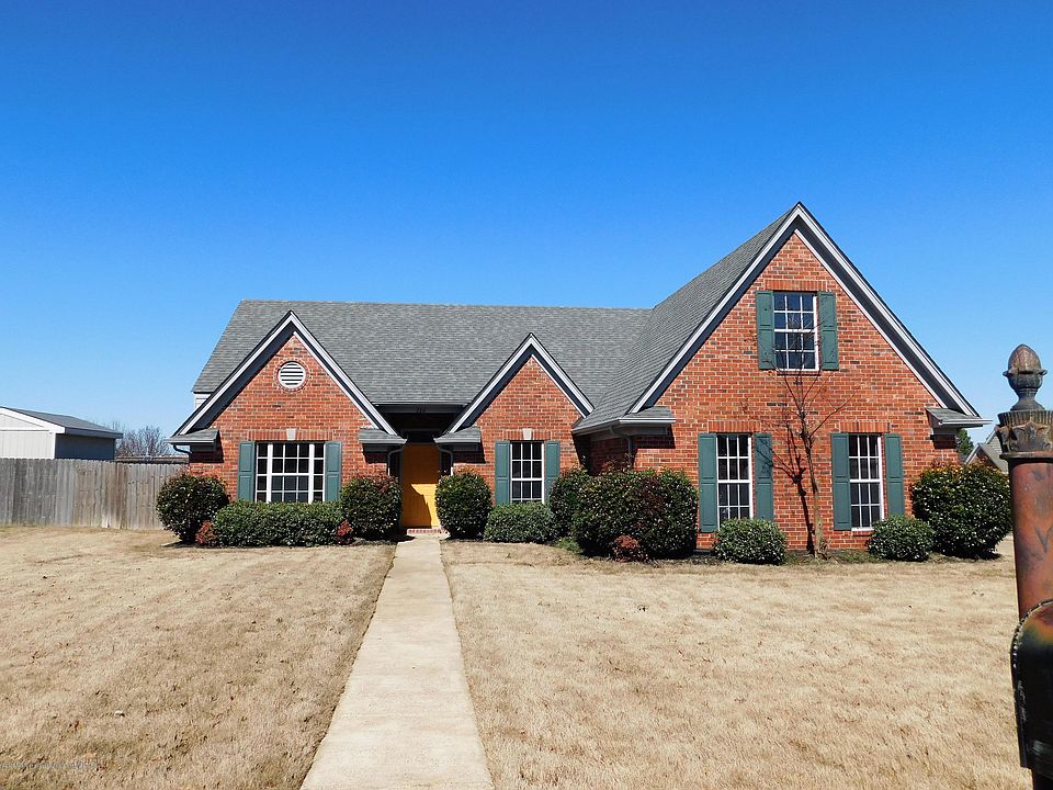 1st image of 736 Sweetwater Dr