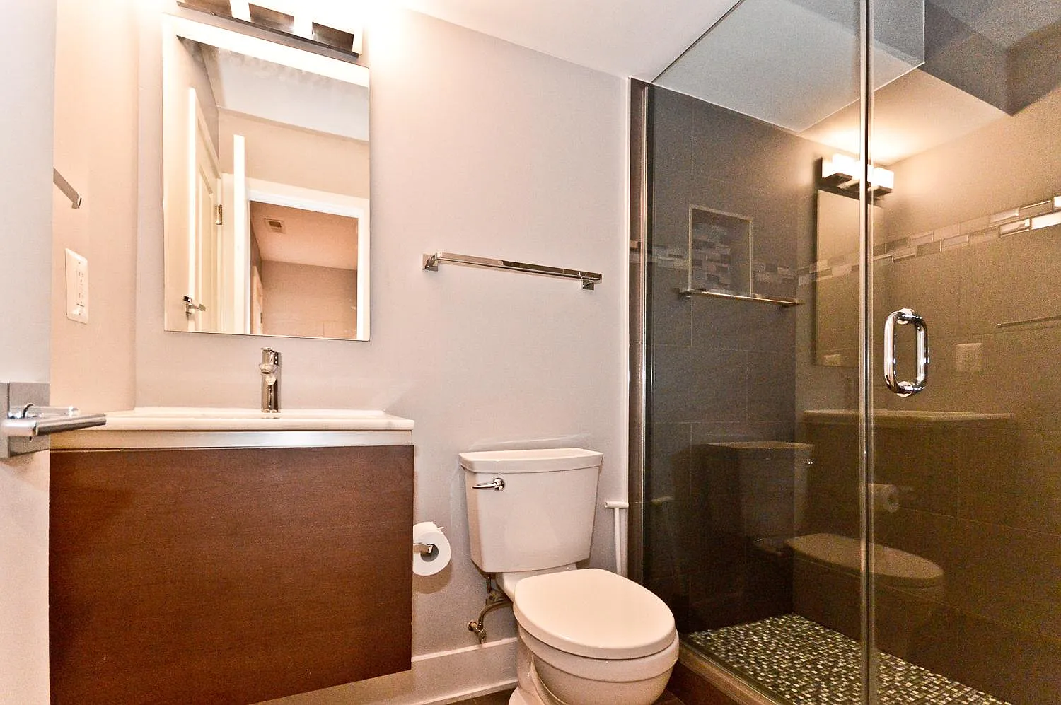 1 bed, 900 sqft, $1,950 — Photo 2