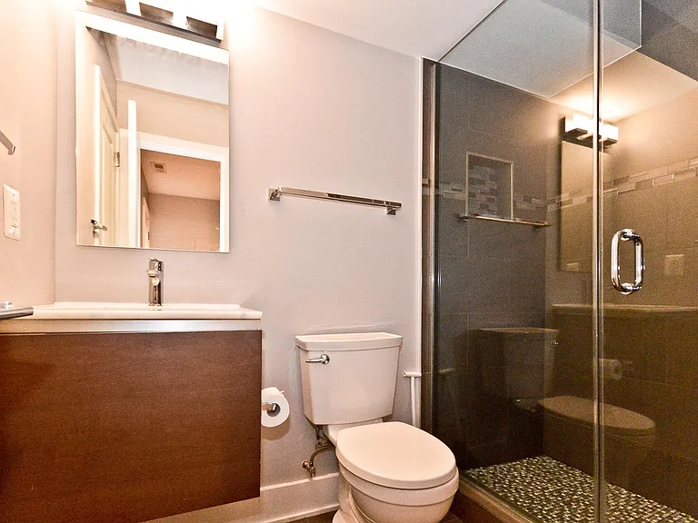 541 Quincy St NW #B — Photo 2