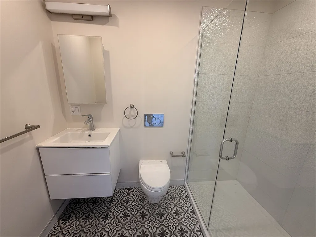 4 bed, 4.0 bath, 1600 sqft, $5,250 — Photo 4