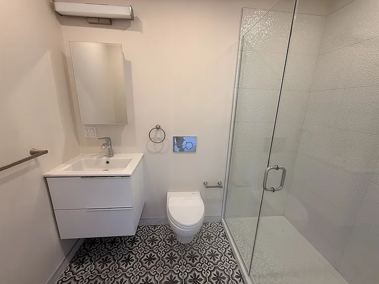 7 Thornley St #2 — Photo 4