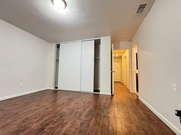 9559 Meadowgreen Cir — Photo 10