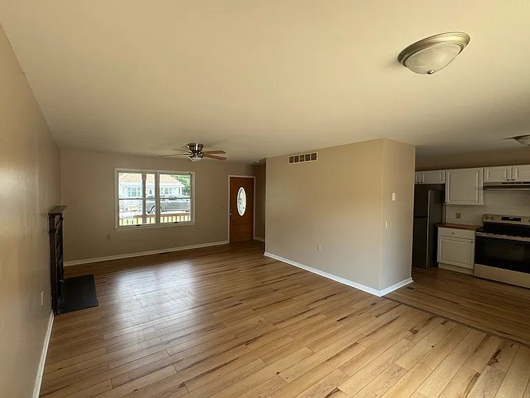 304 N Academy St — Photo 6