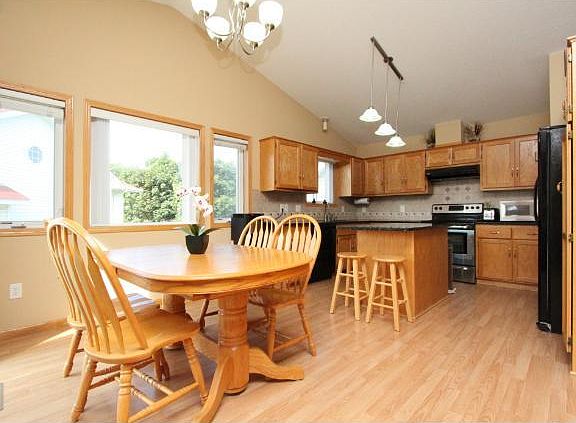 5th image of 10995 Tyler St NE