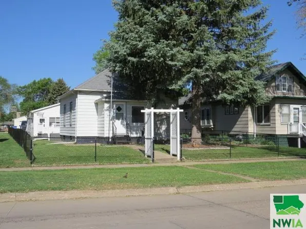 215 6th Ave SW, Le Mars, IA 51031
