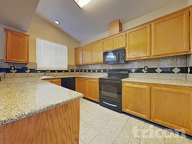 221 Seabury St — Photo 5