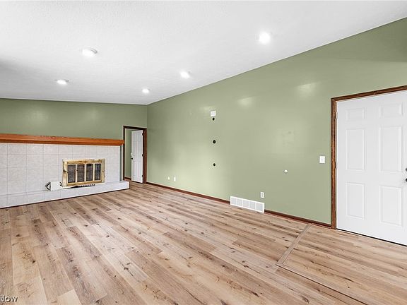 3rd image of 7351 Ashburton Cir NW