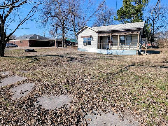 5th image of 205 Hazel St