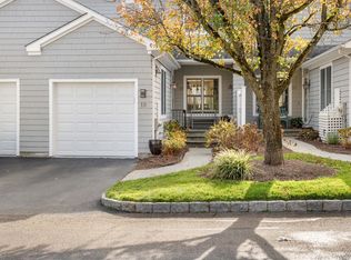 19 Club Ct, Pleasantville, NY 10570