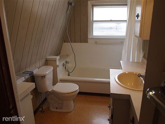 East Main street 119 reading photos on 11-21-2013 (12)