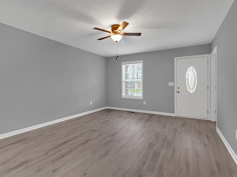 530 Noblitt Ln — Photo 4