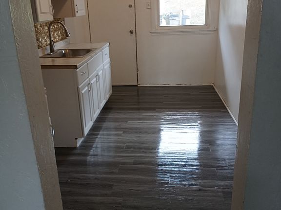 5th image of 820 E 10th Ave