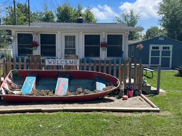 1876 Ash St, Port Clinton, OH 43452