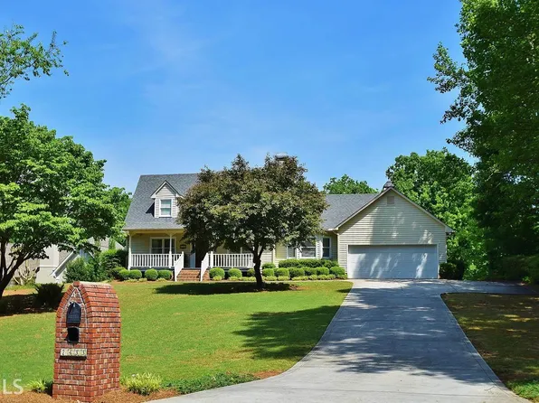 2433 Northbanks Cv, Gainesville, GA 30506