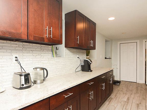 2nd image of 1252 N Greenview Ave #G