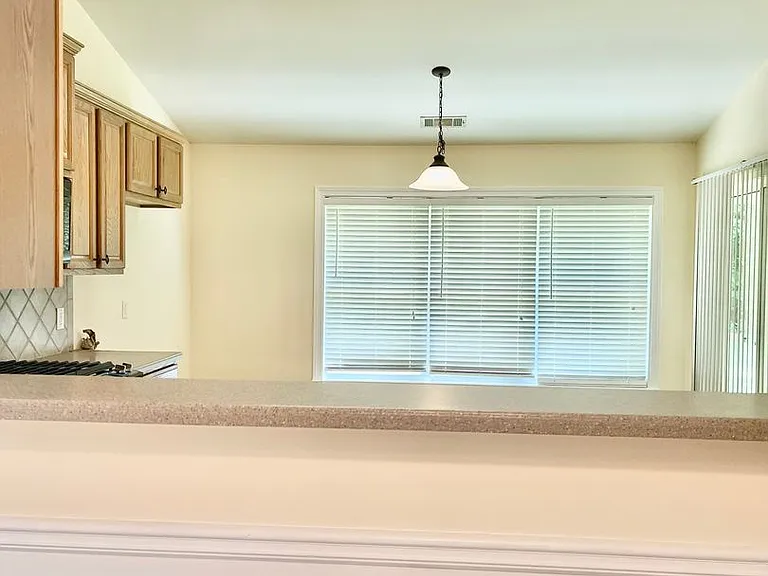 373 Southgate Dr — Photo 7