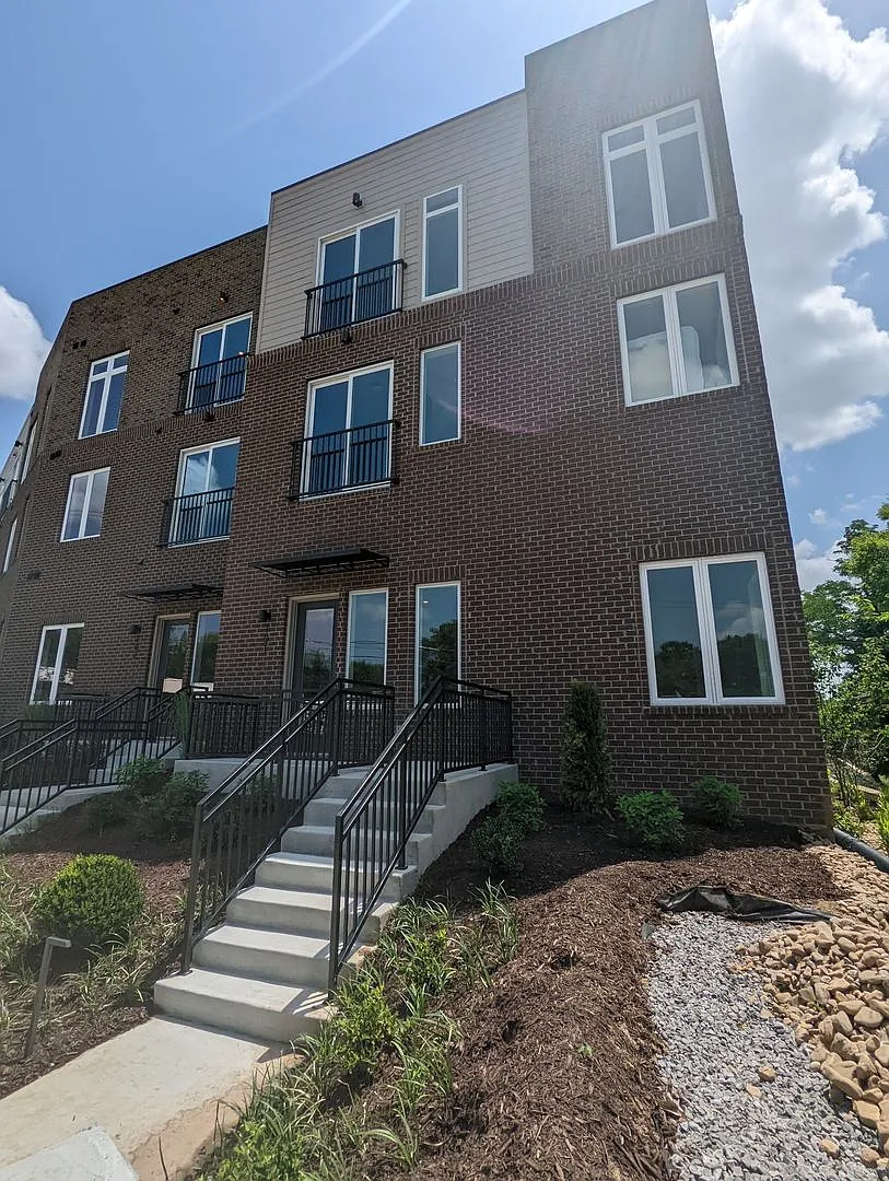 Modern Condo in the heart of East Nashville, seconds from South Inglewood Park! — Photo 2