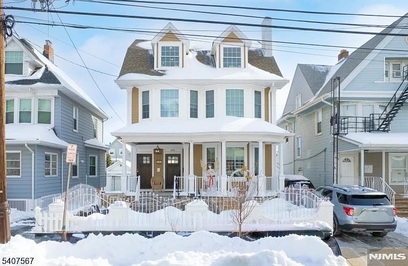 1st image of 695 Ridge St