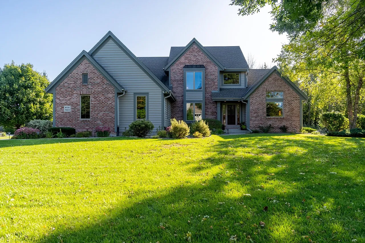 W134N6632 Lilly Creek Dr photo 1