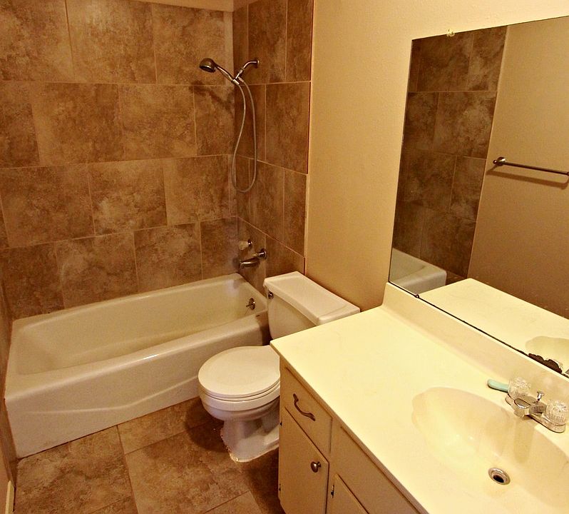 1st image of 1006 Cushing Dr #B