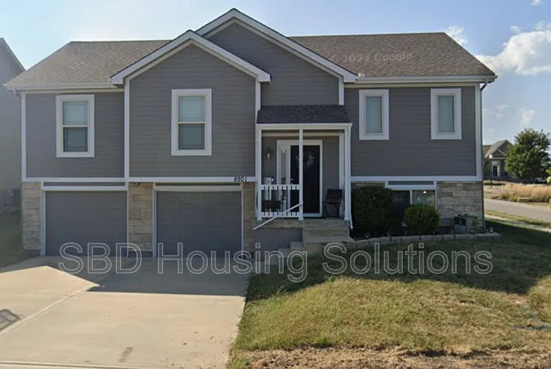 4 bed, 3.0 bath, 2200 sqft, $2,295 — Photo 1