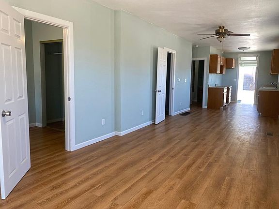 4th image of 402 E Mesa Ave