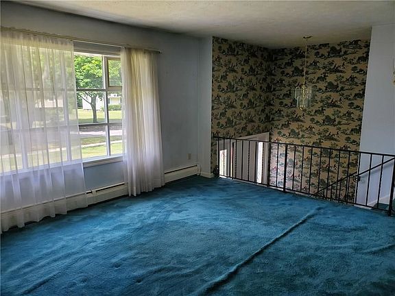 3rd image of 127 Sherwood Dr